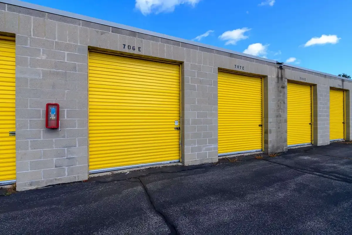 700 range of drive up self storage units