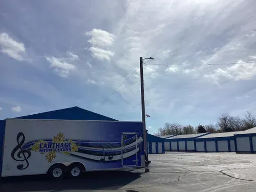 Carthage-Show-Choirs-parked
