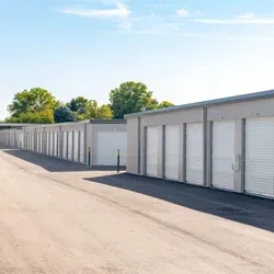 Multiple-Buldings-with-Self-Storage-Units