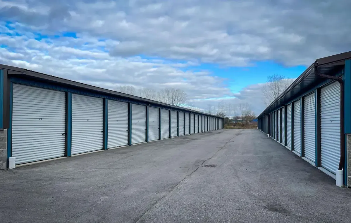 Multiple easy access self storage units