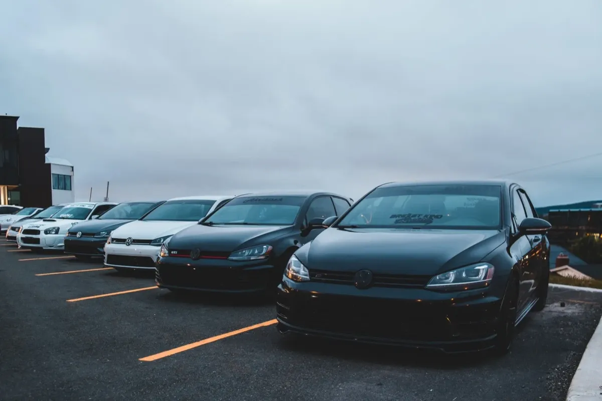 Parked-cars-in-a-row