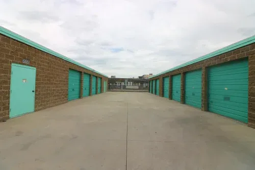 Row-Drive-Up-Self-Storage