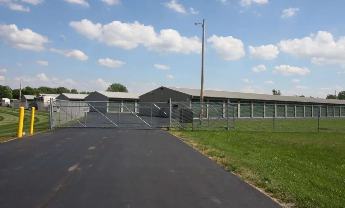 Self storage facility with gate access
