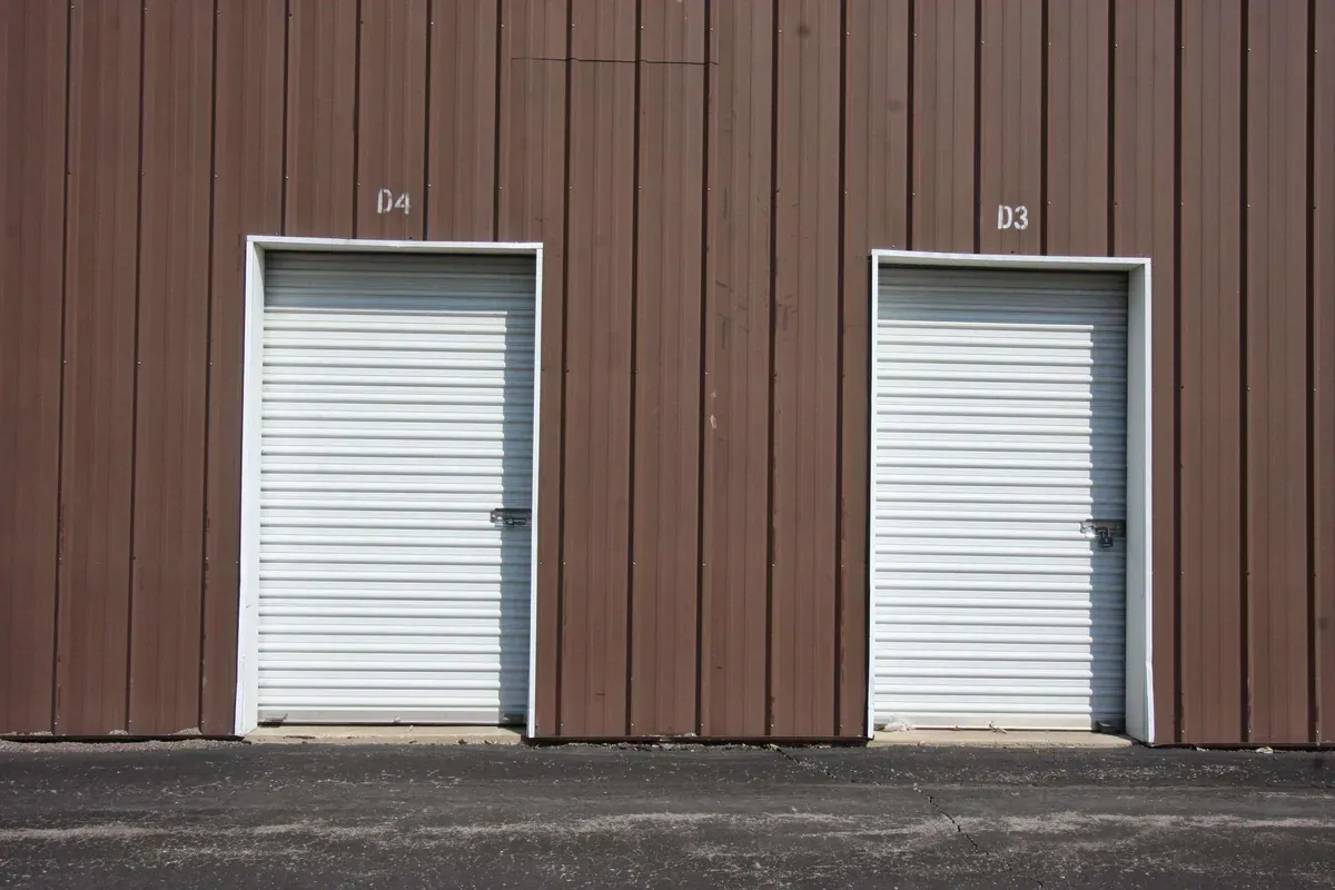 Small end row drive up self storage units