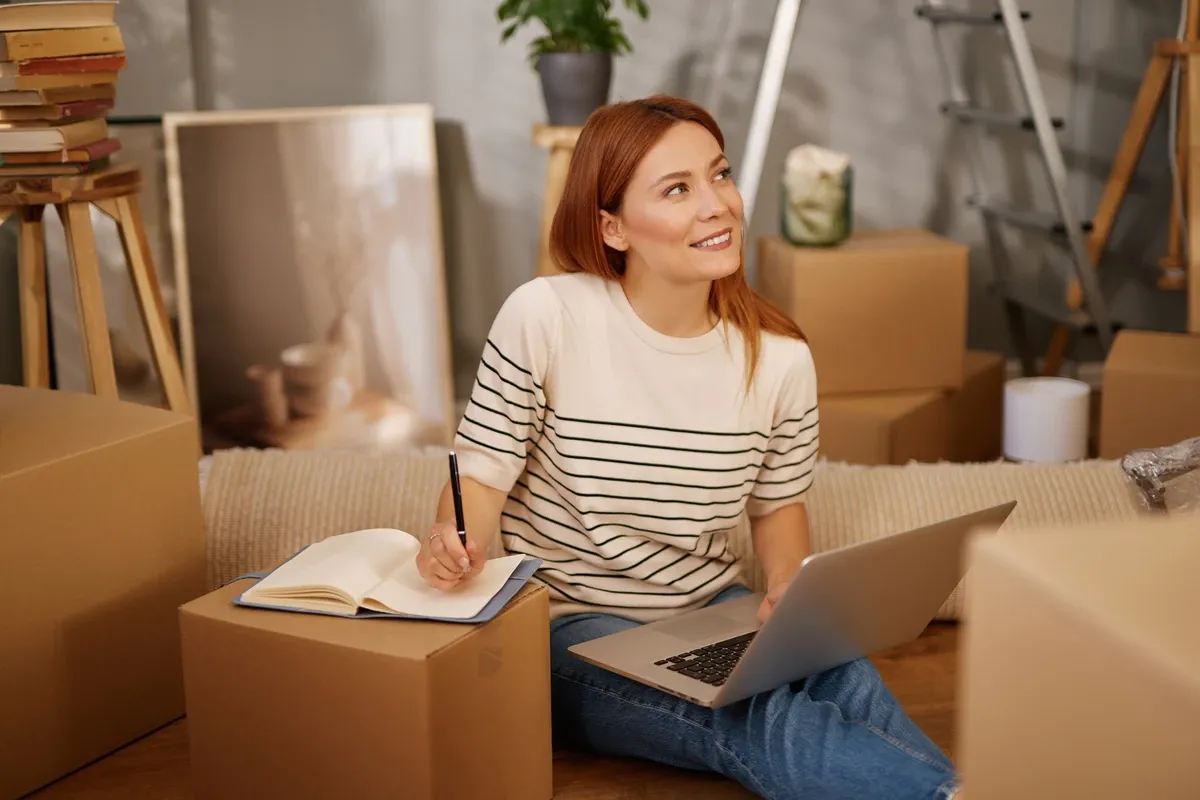 Woman-making-a-packing-inventory